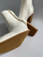 Load image into Gallery viewer, Lana boots
