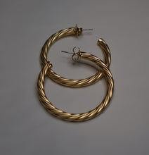 Load image into Gallery viewer, SWIRL SATIN FINISH HOOP EARRING
